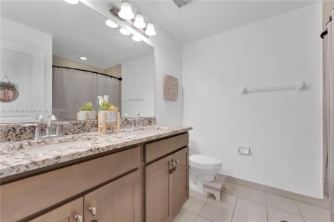 House in Pompano Beach, Florida 3 bedrooms, 179.49 sq.m. № 1928884 - photo 16
