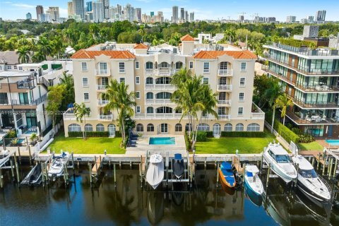 Condominio en venta en Fort Lauderdale, Florida, 3 dormitorios, 241.55 m2 № 1990998 - foto 1