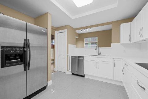 Condominio en venta en Fort Lauderdale, Florida, 3 dormitorios, 241.55 m2 № 1990998 - foto 18