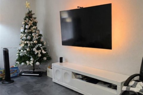 Купить кондоминиум в Хайалиа, Флорида 2 спальни, 98.1м2, № 2003595 - фото 3