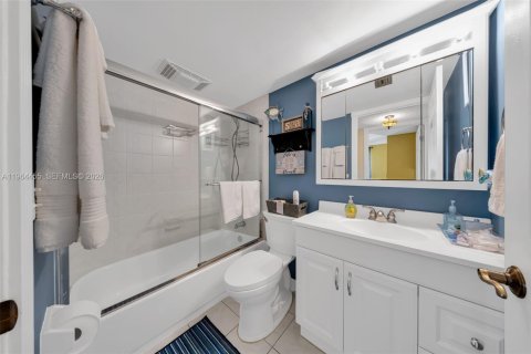 Copropriété à vendre à Deerfield Beach, Floride: 2 chambres, 128.21 m2 № 2025923 - photo 18