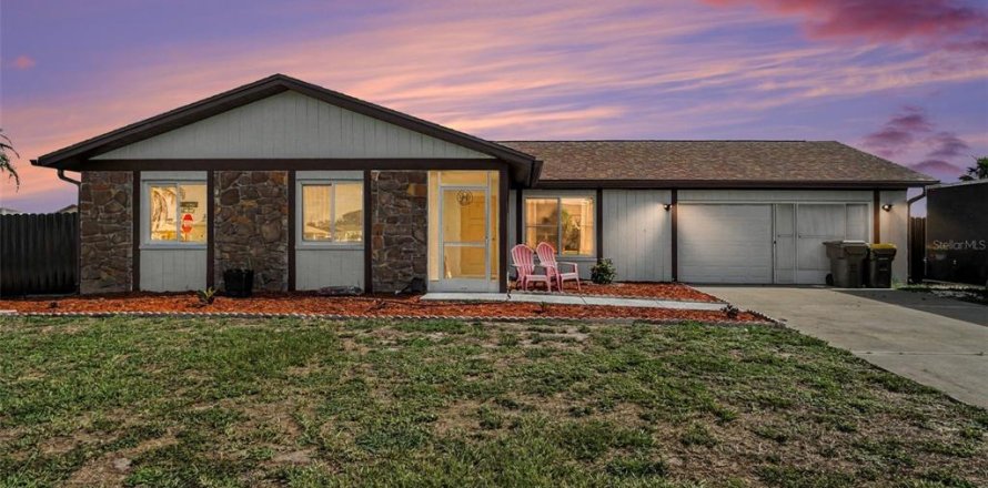 Casa en Port Charlotte, Florida 3 dormitorios, 111.76 m2 № 2223692