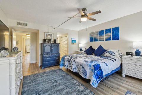 Condo in Indian Shores, Florida, 2 bedrooms  № 1620557 - photo 16