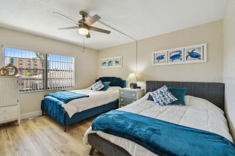 Condo in Indian Shores, Florida, 2 bedrooms  № 1620557 - photo 23