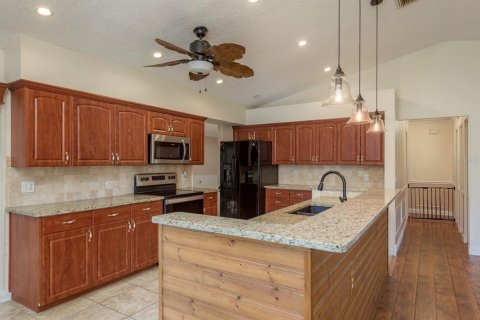 House in Spring Hill, Florida 2 bedrooms, 166.11 sq.m. № 1838188 - photo 10