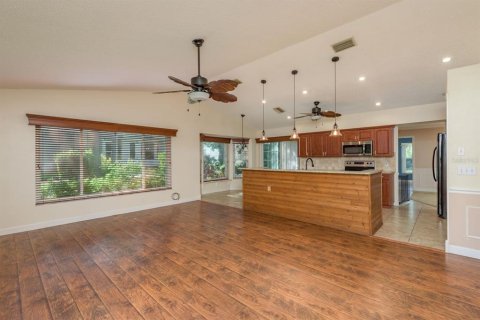 House in Spring Hill, Florida 2 bedrooms, 166.11 sq.m. № 1838188 - photo 7