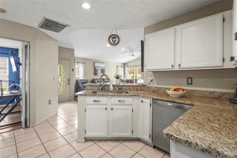 House in Sarasota, Florida 3 bedrooms, 101.91 sq.m. № 1916208 - photo 17
