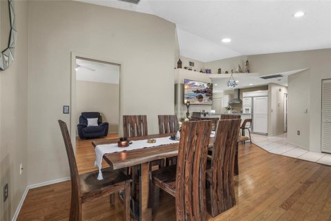 House in Sarasota, Florida 3 bedrooms, 101.91 sq.m. № 1916208 - photo 12