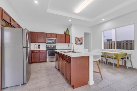 House in Miami, Florida 5 bedrooms, 315.5 sq.m. № 1953381 - photo 6