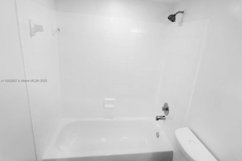 Condo in Coral Springs, Florida, 2 bedrooms № 1957014 - photo 16