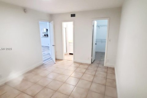 Condo in Coral Springs, Florida, 2 bedrooms № 1957014 - photo 17