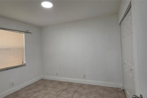 Condo in Coral Springs, Florida, 2 bedrooms № 1957014 - photo 10