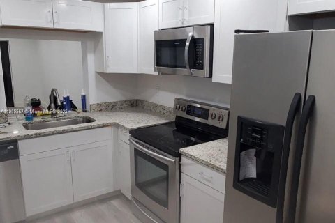 Condo in Coral Springs, Florida, 2 bedrooms № 1957014 - photo 15