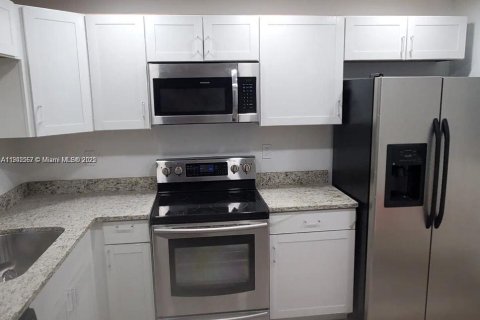 Condo in Coral Springs, Florida, 2 bedrooms № 1957014 - photo 14