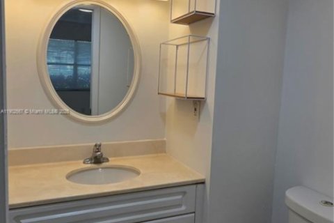 Condo in Coral Springs, Florida, 2 bedrooms № 1957014 - photo 3