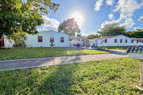 Villa ou maison à vendre à West Park, Floride: 3 chambres, 102.75 m2 № 1994666 - photo 1