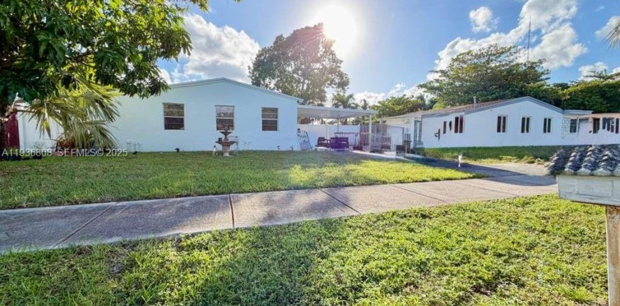 Villa ou maison à West Park, Floride 3 chambres, 102.75 m2 № 1994666