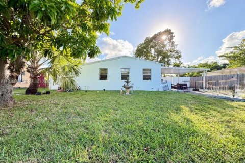 Villa ou maison à vendre à West Park, Floride: 3 chambres, 102.75 m2 № 1994666 - photo 2