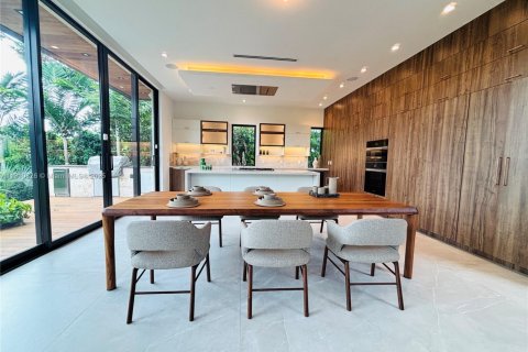 Casa en venta en Miami Beach, Florida, 6 dormitorios, 330.64 m2 № 1966121 - foto 5