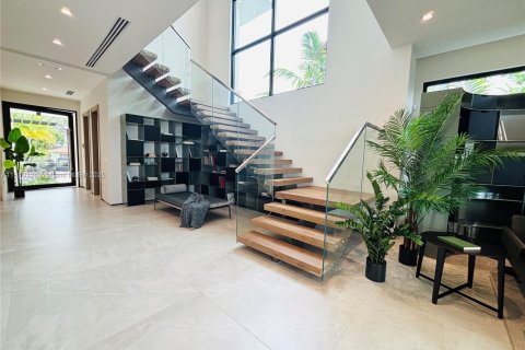 Casa en venta en Miami Beach, Florida, 6 dormitorios, 330.64 m2 № 1966121 - foto 10