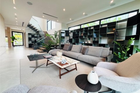 Casa en venta en Miami Beach, Florida, 6 dormitorios, 330.64 m2 № 1966121 - foto 3