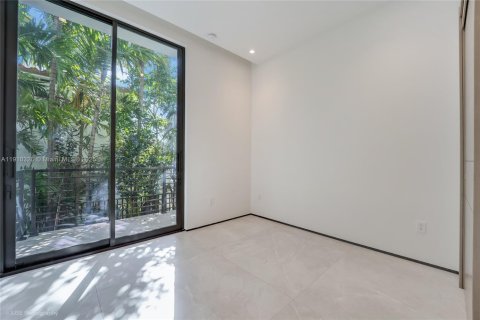 Casa en venta en Miami Beach, Florida, 6 dormitorios, 330.64 m2 № 1966121 - foto 17