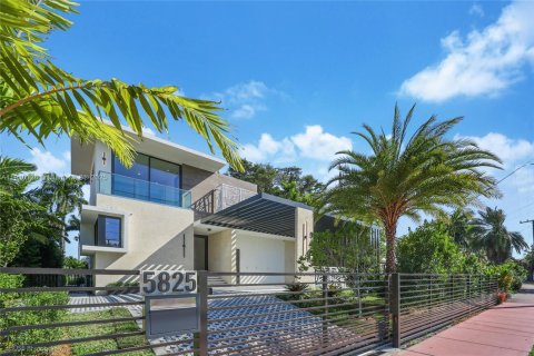 Casa en venta en Miami Beach, Florida, 6 dormitorios, 330.64 m2 № 1966121 - foto 14
