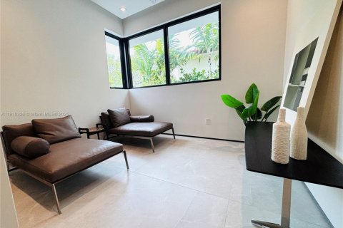 Casa en venta en Miami Beach, Florida, 6 dormitorios, 330.64 m2 № 1966121 - foto 11