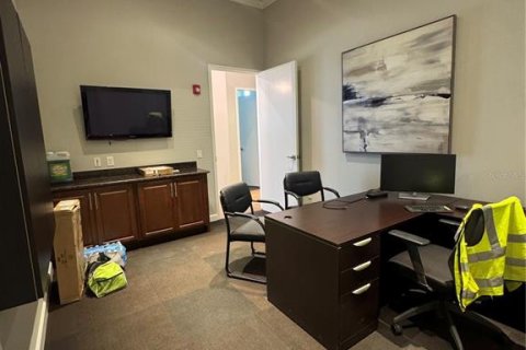 Commercial property in Tampa, Florida 115.38 sq.m. № 2202065