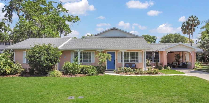 Commercial property in Mount Dora, Florida 4 bedrooms, 185.8 sq.m. № 1740257