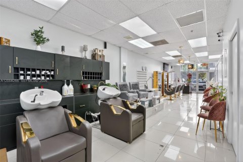Immobilier commercial à vendre à Kendall, Floride № 2170902 - photo 8