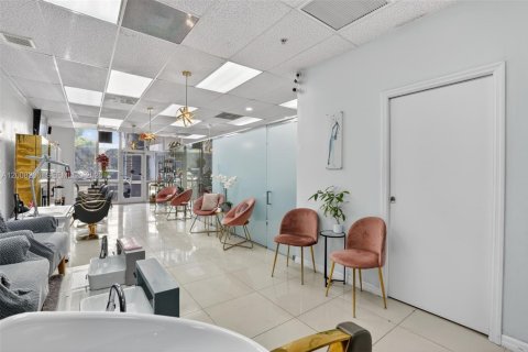 Immobilier commercial à vendre à Kendall, Floride № 2170902 - photo 9