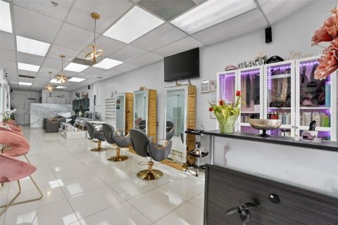 Immobilier commercial à Kendall, Floride № 2170902
