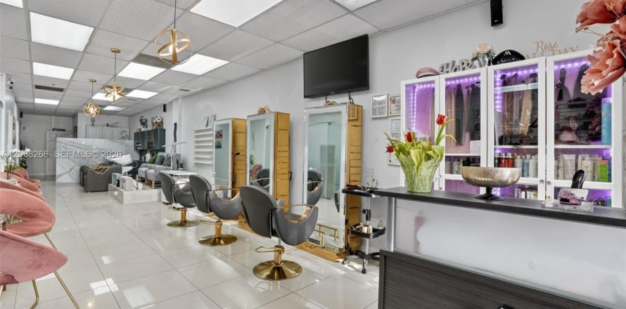 Immobilier commercial à Kendall, Floride № 2170902