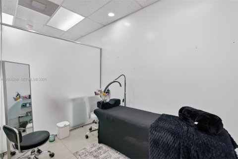 Immobilier commercial à vendre à Kendall, Floride № 2170902 - photo 11