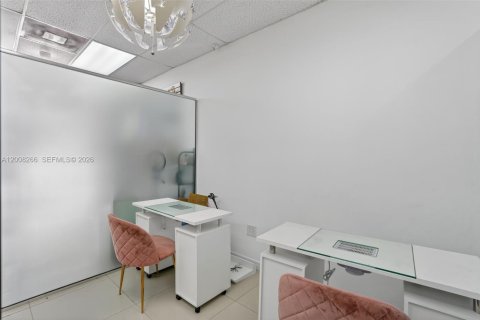Immobilier commercial à vendre à Kendall, Floride № 2170902 - photo 12
