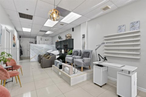 Immobilier commercial à vendre à Kendall, Floride № 2170902 - photo 6