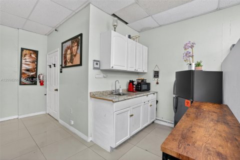 Immobilier commercial à vendre à Kendall, Floride № 2170902 - photo 14