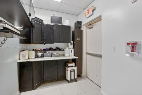 Immobilier commercial à vendre à Kendall, Floride № 2170902 - photo 16