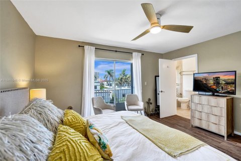 Townhouse in Hollywood, Florida 4 bedrooms, 168.62 sq.m. № 1874760 - photo 26