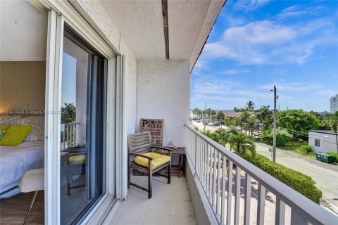 Townhouse in Hollywood, Florida 4 bedrooms, 168.62 sq.m. № 1874760 - photo 28