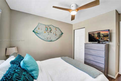 Townhouse in Hollywood, Florida 4 bedrooms, 168.62 sq.m. № 1874760 - photo 20