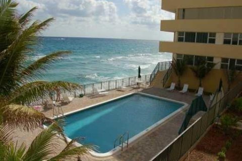 Copropriété à louer à Hillsboro Beach, Floride: 2 chambres, 106.84 m2 № 1154526 - photo 1