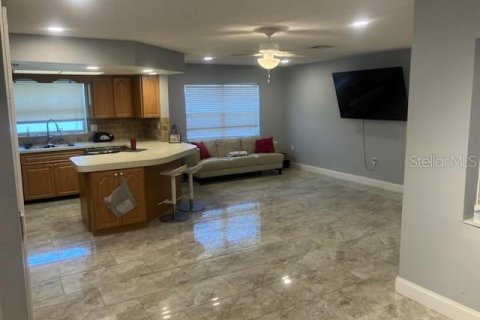 House in Safety Harbor, Florida 3 bedrooms, 172.43 sq.m. № 1782482 - photo 2