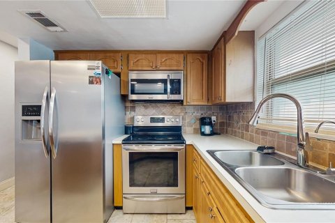 House in Safety Harbor, Florida 3 bedrooms, 172.43 sq.m. № 1782482 - photo 15