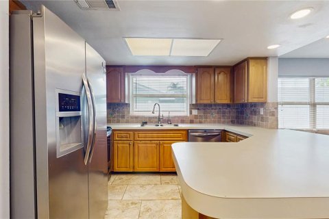 House in Safety Harbor, Florida 3 bedrooms, 172.43 sq.m. № 1782482 - photo 14