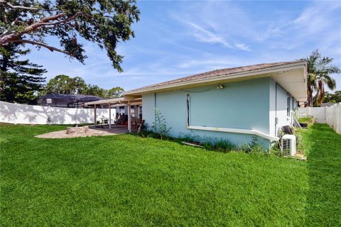 House in Safety Harbor, Florida 3 bedrooms, 172.43 sq.m. № 1782482 - photo 29