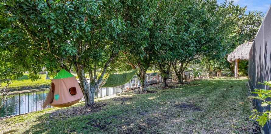 Villa ou maison à North Palm Beach, Floride 4 chambres, 185.06 m2 № 712412