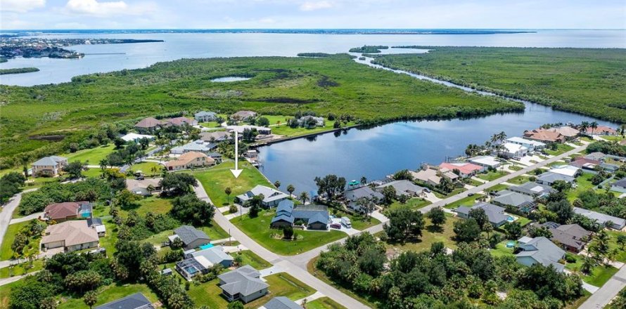 Land in Port Charlotte, Florida № 1341633