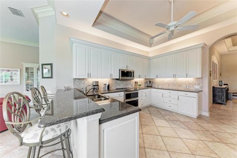 House in Bradenton, Florida 3 bedrooms, 231.42 sq.m. № 1772922 - photo 4